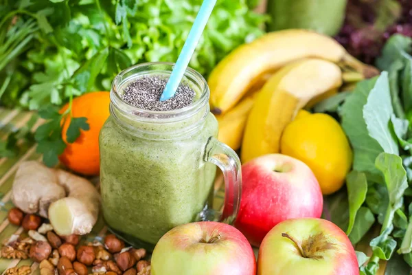 Fruit and vegetable green smoothie — Stock Photo, Image
