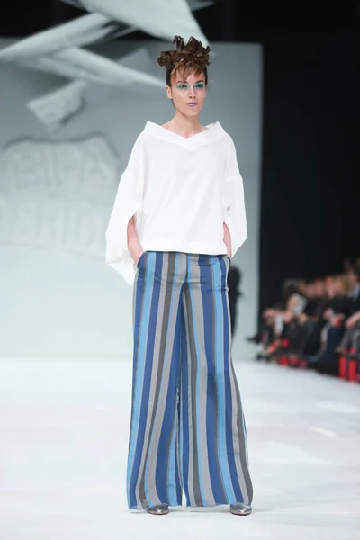Bipa Fashion.hr sfilata di moda: Marina Design — Foto Stock