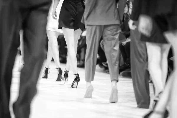 Detalj av uppradade bakifrån mode modeller ben — Stockfoto