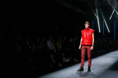 Anthony Avangard moda koleksiyonu
