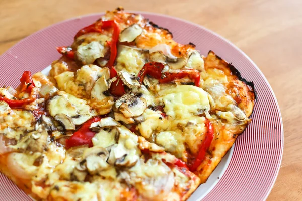 Fetta Pizza Vegana Con Formaggio Vegano Cima Piatto — Foto Stock