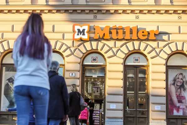 Zagreb Croatia March 2020 People Street Waiting Line Get Muller — Stock Photo, Image