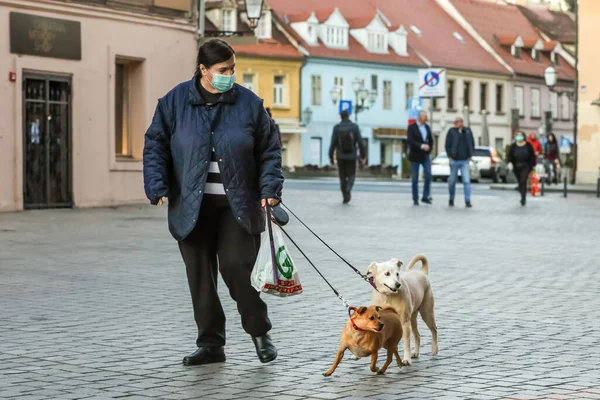 Záhřeb Chorvatsko Března 2020 Lidé Ulici Záhřebu Nosí Ochranné Masky — Stock fotografie