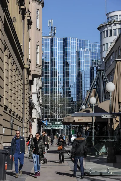 Zagreb Kroatien April 2020 Mobilplatser Taket Till Lägenhetsbyggnad Centrala Zagreb — Stockfoto