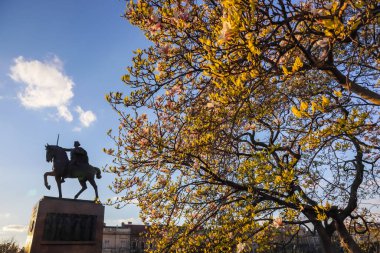 Zagreb, Hırvatistan - 22 Mart 2020: Kral Tomislav heykeli bir kral Tomislav meydanında, Zagreb, Hırvatistan.