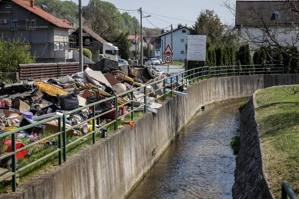 Zagrzeb Chorwacja Kwietnia 2020 Duży Stos Odpadów Wielkogabarytowych Śmieci Przy — Zdjęcie stockowe