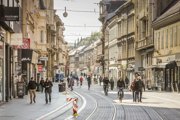 Zagreb Croatia April 2020 People Walking Ilica Street Blocked Police — Stock Photo, Image