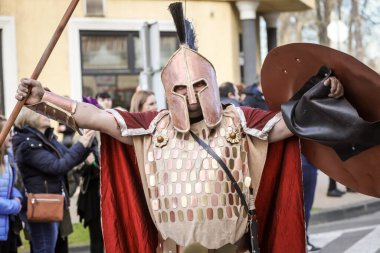 Velika Gorica, Hırvatistan - 22 Şubat 2020: Turopoljski Karnavalı sırasında Velika Gorica ana caddesinde karnaval geçidi gerçekleşti. İnsanlar Asteriks ve Oburiks hikayelerinin temasını giydiler..