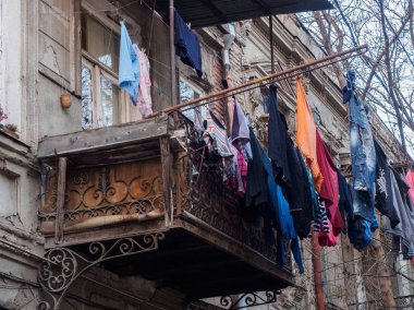 Balkonda kuru şeyler