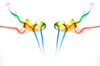 Beyaz arkaplanda soyut renkli duman