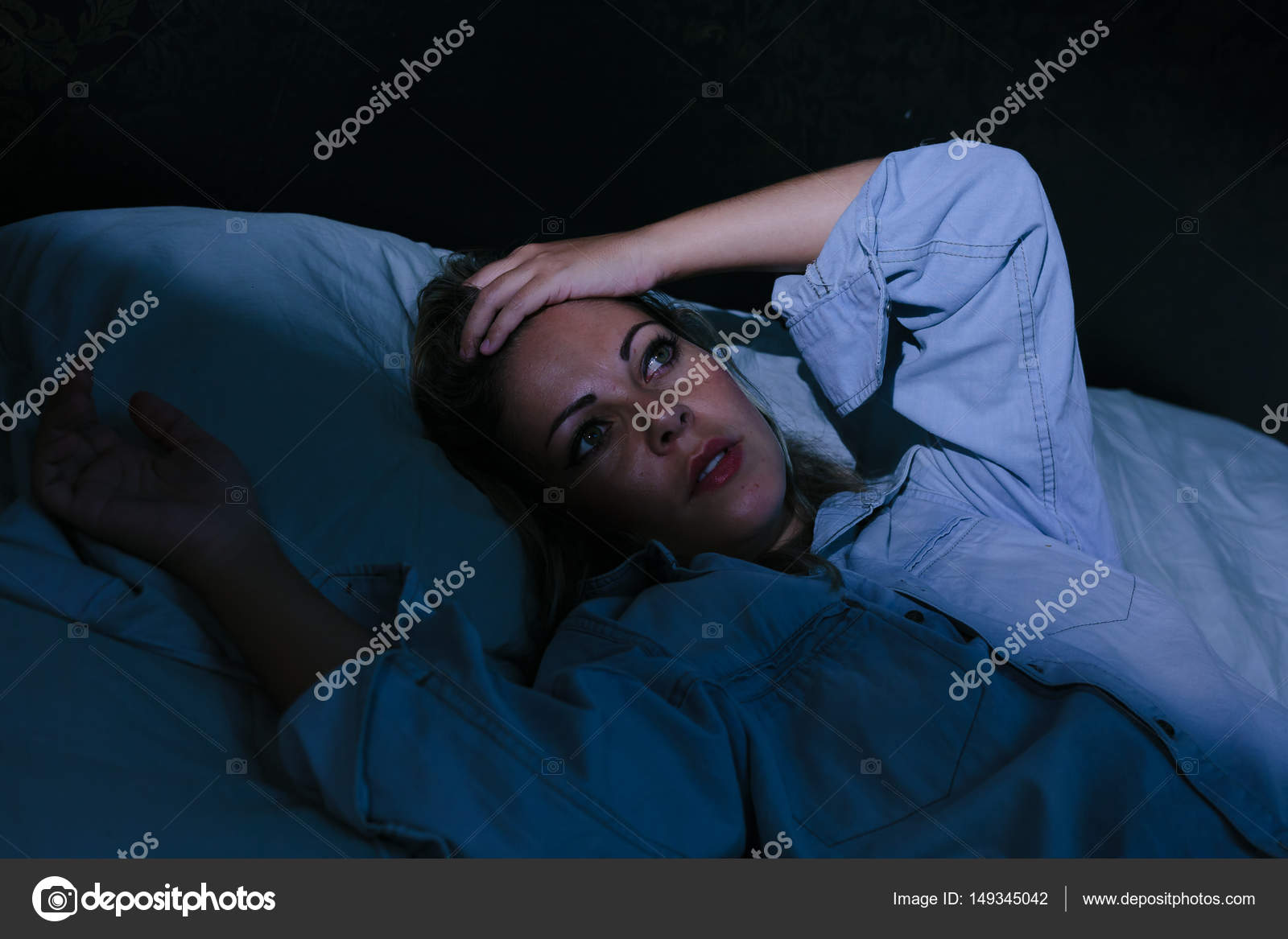 Сон с включенным светом. Did you sleep with my husband мем. Картинки азиатка в соседней комнате. She wanted to sleep and. Sleep night.