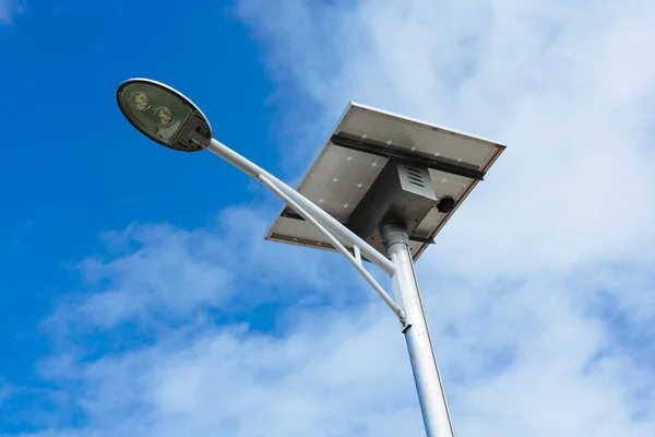Public lighting pole powered by solar energy — Stock Photo, Image