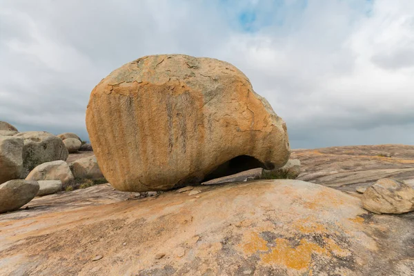 Lajedo ・ デ ・ パイ ・ マテウスは、caati で有名な岩の形成 — ストック写真