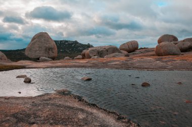 Lajedo de Pai Mateus caati içinde bir ünlü rock oluşumdur