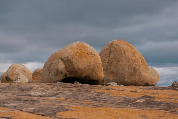 Lajedo de Pai Mateus caati içinde bir ünlü rock oluşumdur