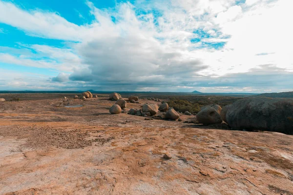 Lajedo de Pai Mateus caati içinde bir ünlü rock oluşumdur