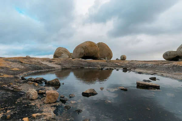 Lajedo de Pai Mateus caati içinde bir ünlü rock oluşumdur