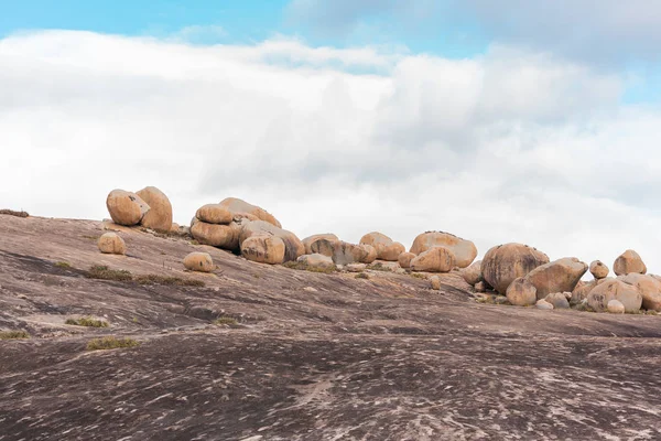 Lajedo de Pai Mateus caati içinde bir ünlü rock oluşumdur