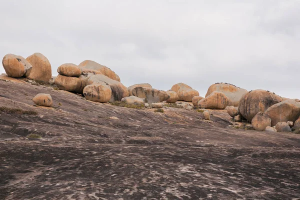 Lajedo de Pai Mateus caati içinde bir ünlü rock oluşumdur