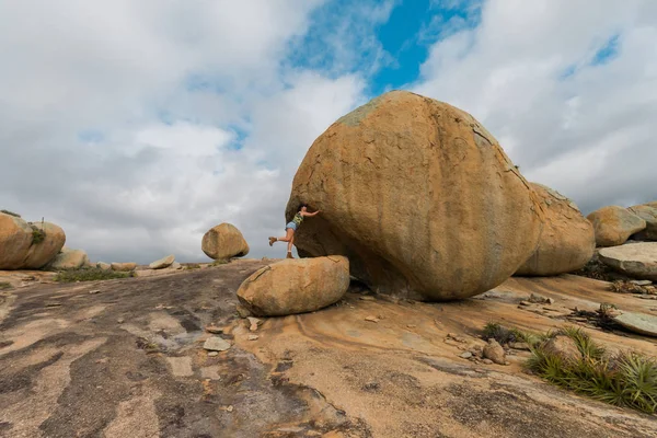 Lajedo de Pai Mateus - ünlü rock oluşumunda turist