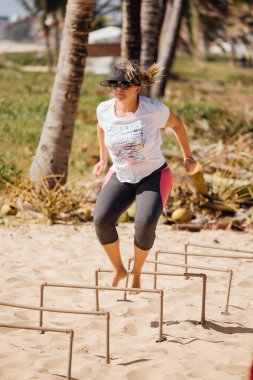 Cabedelo, işlevsel devre eğitim, sahilinde Paraiba, Brezilya - 7 Ekim 2017 - kadın