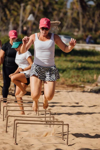 Cabedelo, işlevsel devre eğitim, sahilinde Paraiba, Brezilya - 7 Ekim 2017 - kadın