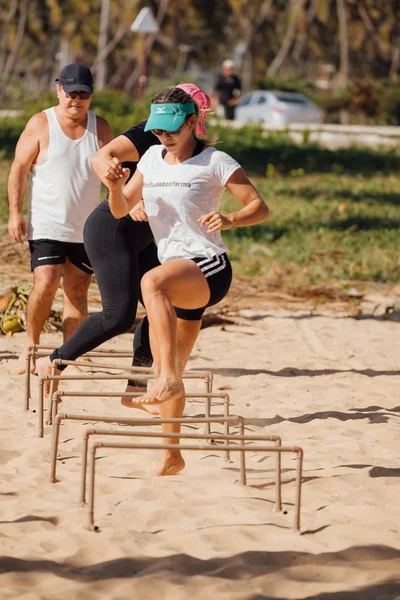 Cabedelo, işlevsel devre eğitim, sahilinde Paraiba, Brezilya - 7 Ekim 2017 - kadın