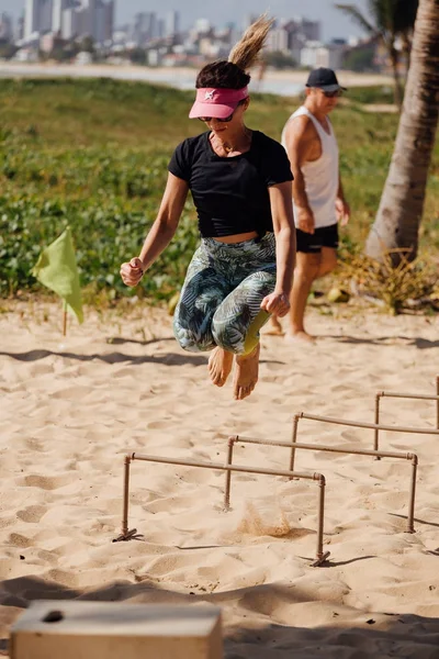 Cabedelo, işlevsel devre eğitim, sahilinde Paraiba, Brezilya - 7 Ekim 2017 - kadın