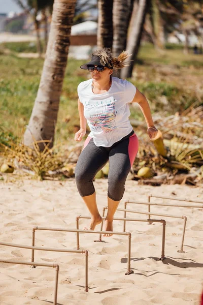 Cabedelo, işlevsel devre eğitim, sahilinde Paraiba, Brezilya - 7 Ekim 2017 - kadın