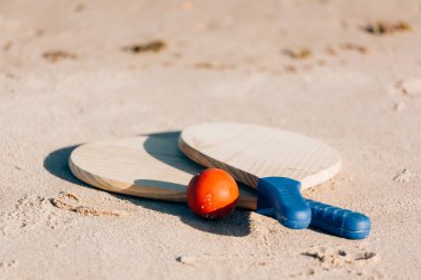 Plaj Tenisi, plaj Raket topu, matkot. Raketleri ve topu sahilde plaj