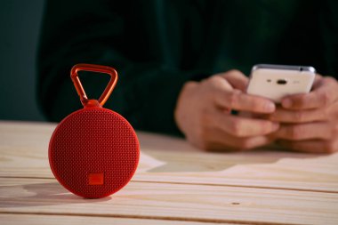 Akıllı telefon ile Bluetooth Hoparlör