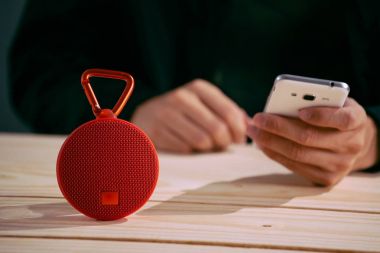 Akıllı telefon ile Bluetooth Hoparlör