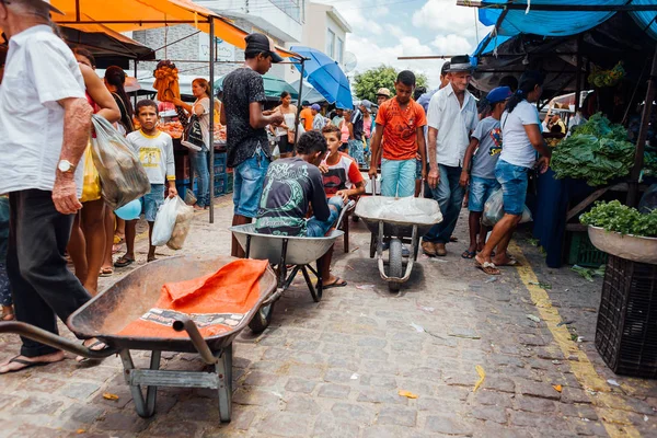 Sao Jose da Tapera, Alagoas, Brasilien - människor 21 oktober 2017 - som handlar på torghandel i nordöstra Brasilien — Stockfoto