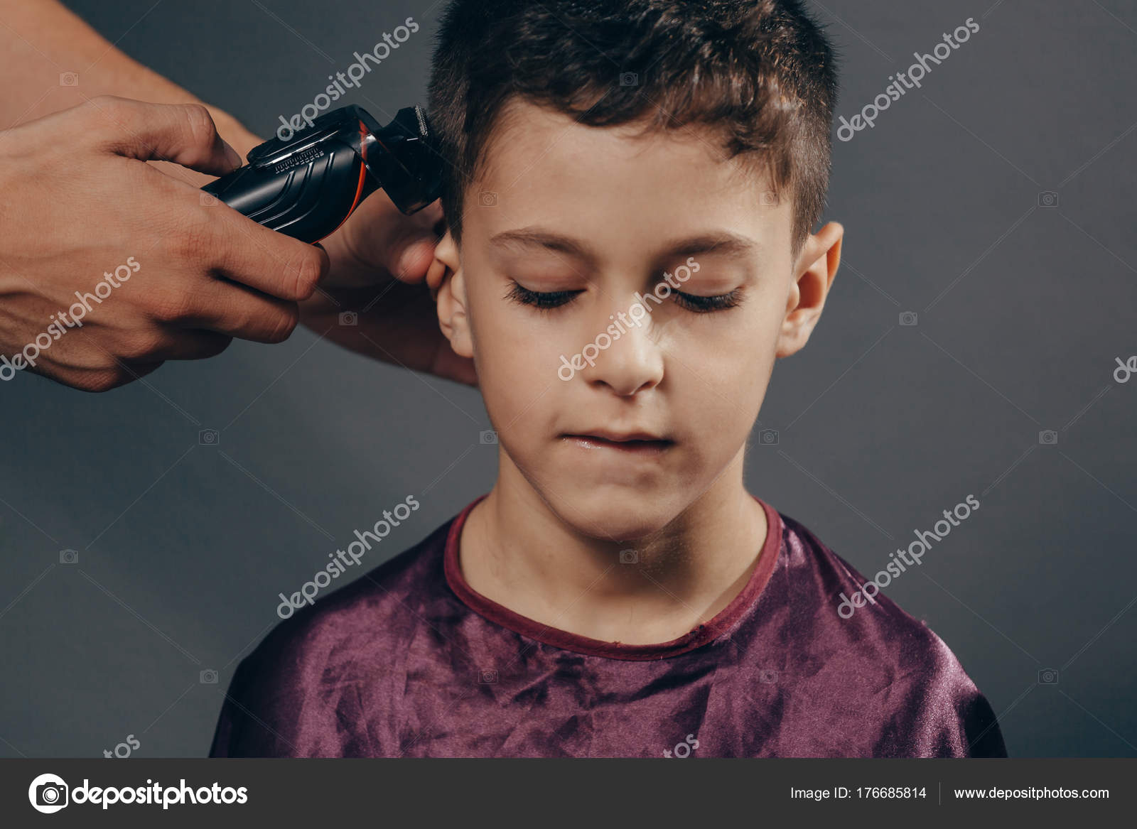 Boy getting haircut Stock Photos, Royalty Free Boy getting haircut Images |  Depositphotos