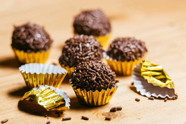 Brigadeiro, portugais pour "brigadier", est un dessert brésilien commun — Photo