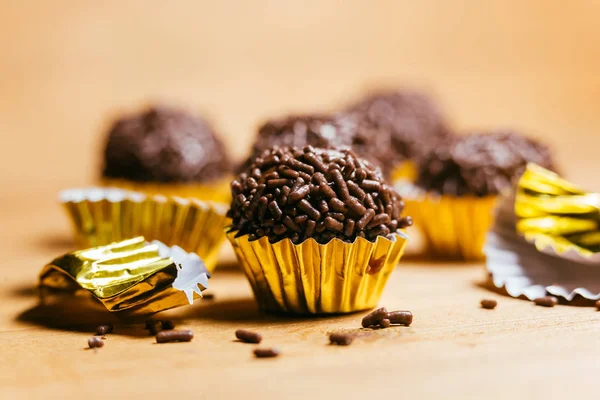 Brigadeiro, portugais pour "brigadier", est un dessert brésilien commun — Photo