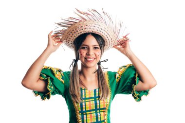 Festa Junina için tipik kıyafetler giyen Brezilyalı kadın.