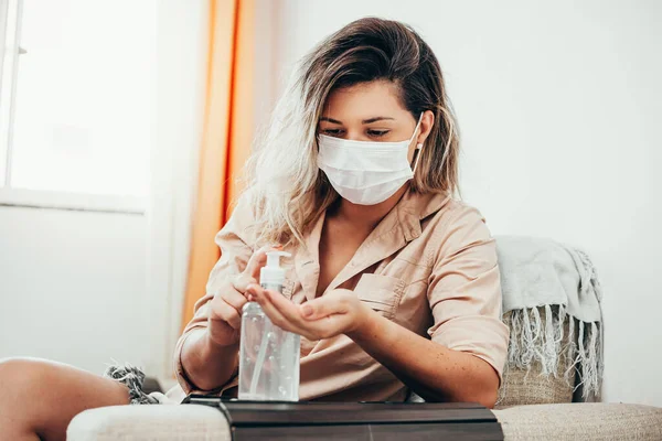 Coronavirus Woman Quarantine Wearing Protective Mask Sanitizing Her Hands Alcohol — Stock Photo, Image