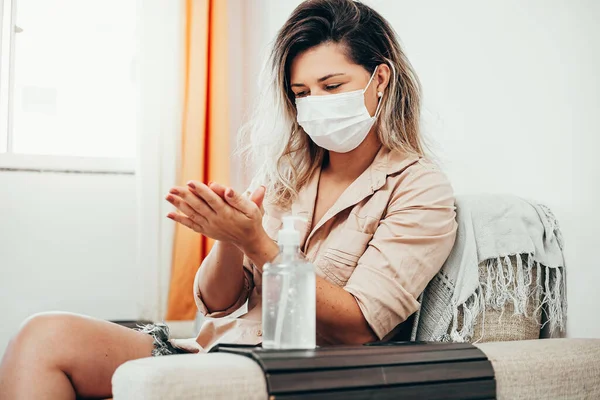Coronavirus Woman Quarantine Wearing Protective Mask Sanitizing Her Hands Alcohol — Stock Photo, Image