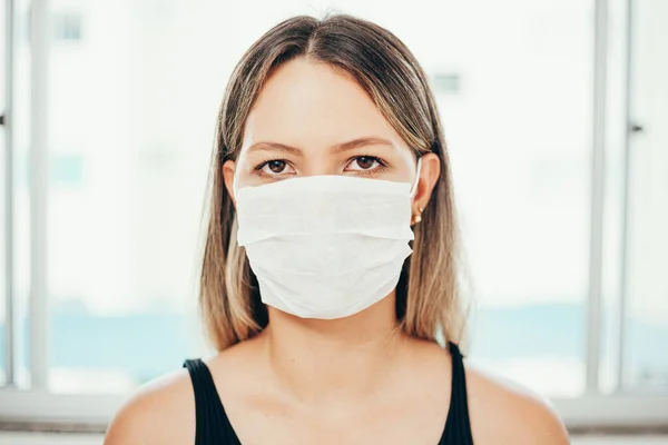 Portrait Woman Wearing Surgical Mask Home Covid Coronavirus Quarantine Concept — Stock Photo, Image