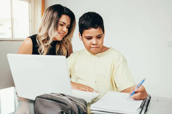 Young Student Doing Homework Home Laptop Helped His Mother Mom — Stock Photo, Image