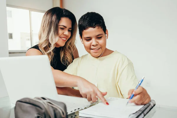 Young Student Doing Homework Home Laptop Helped His Mother Mom — Stock Photo, Image