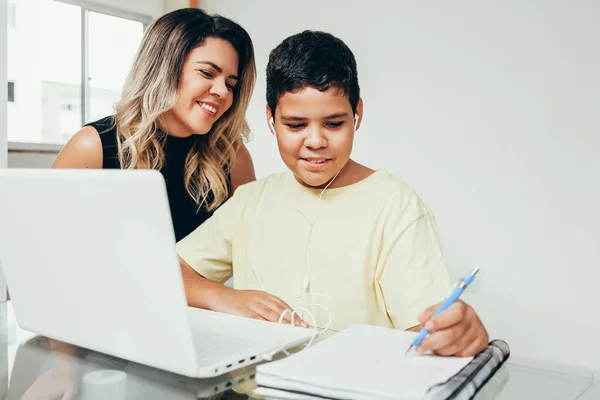 Young Student Doing Homework Home Laptop Helped His Mother Mom — Stock Photo, Image