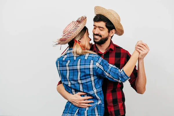 Pareja Brasileña Vestida Con Ropa Tradicional Para Festa Junina Festival — Foto de Stock