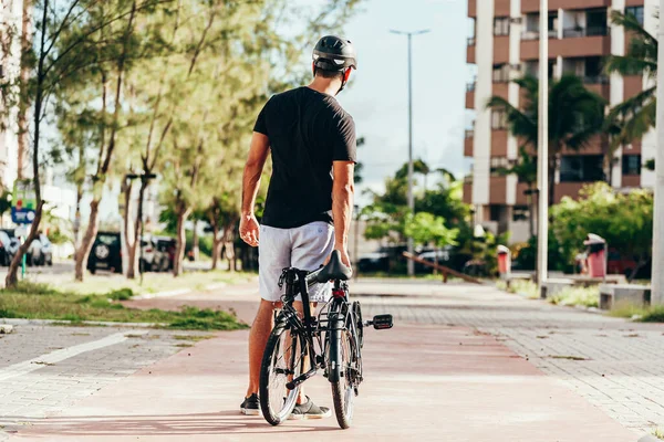Человек Велосипеде Парке Одиночку Социальной Дистанции — стоковое фото
