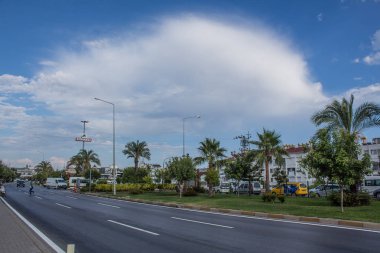 Konaklı köyünde otoyol D400. Türkiye