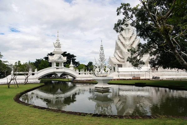 Jezioro Most Piękny Tradycyjny Tajski Temple — Zdjęcie stockowe