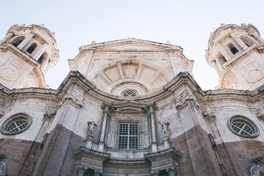 düşük açılı görünüş cephe Cadiz Katedrali, Cadiz, İspanya