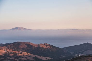 doğal görünümü güzel dağlar, yatay, deniz ve sis, İspanya