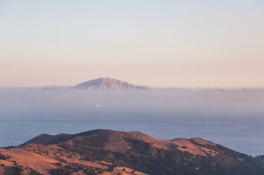 doğal görünümü güzel dağlar, yatay, deniz ve sis, İspanya